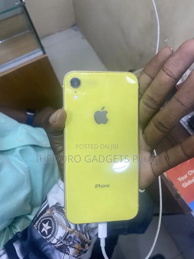 Apple iPhone XR 64GB Yellow - 1