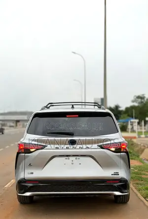 Toyota Sienna XLE 2022 Silver