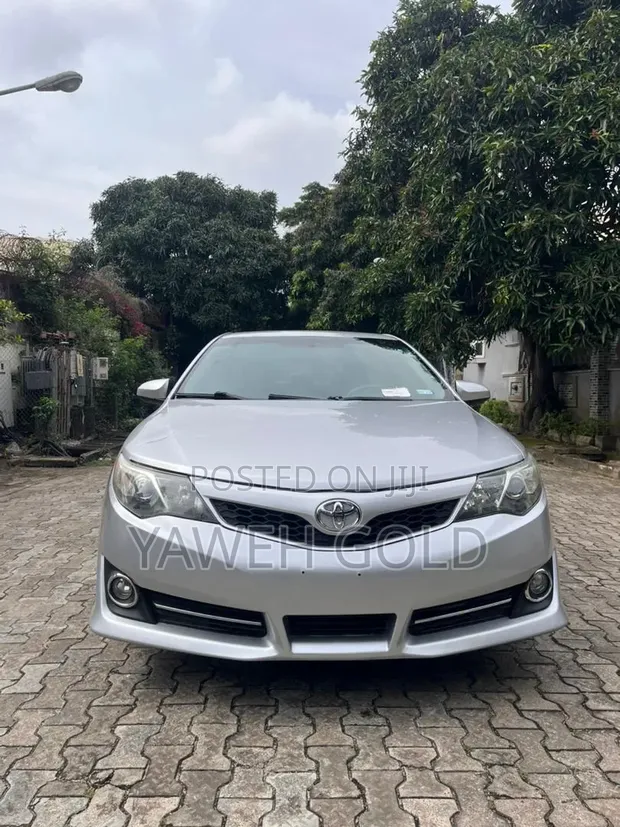 2013 Toyota Camry SE Sedan - Foreign Used - 1
