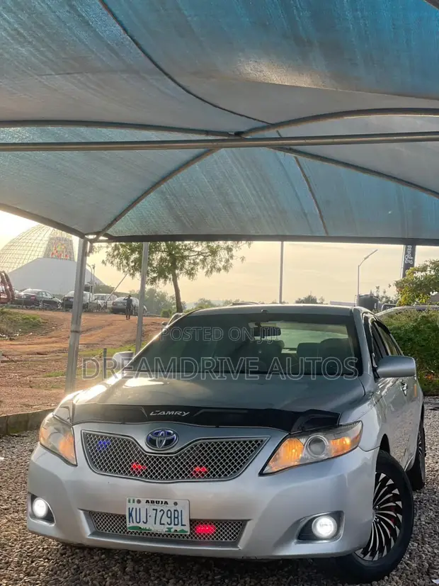 Toyota Camry 2011 Gray - 1