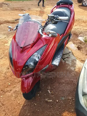 Yamaha Majesty 2012 Scooter - Red