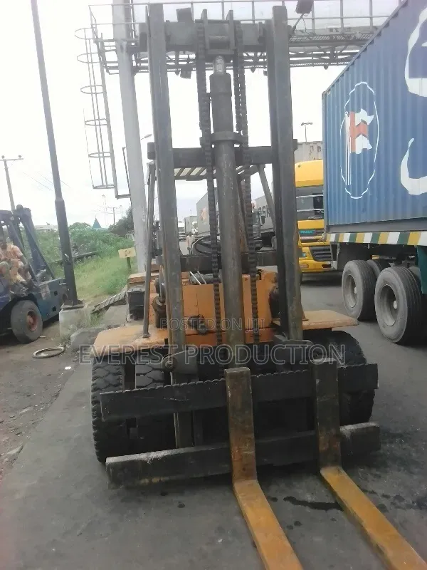 Manitowoc M472 Forklift - 5 Ton - 1
