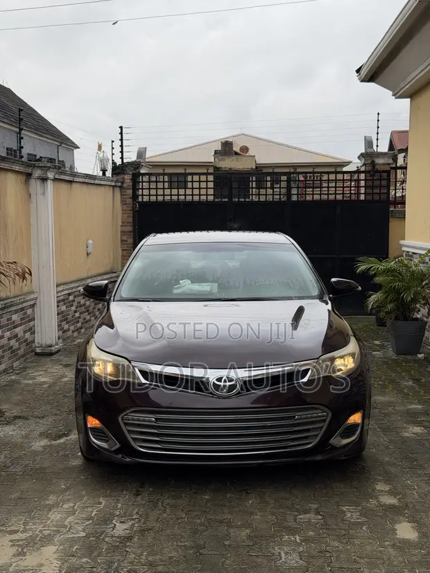 2015 Toyota Avalon XLE Sedan - 1