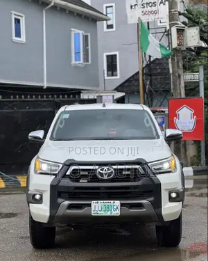 2021 Toyota Hilux White