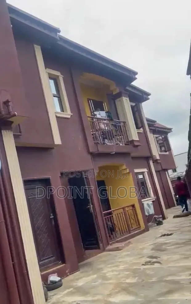 Gidaje 8 masu dakuna a Alagbado (Ba Estate ba) - 1