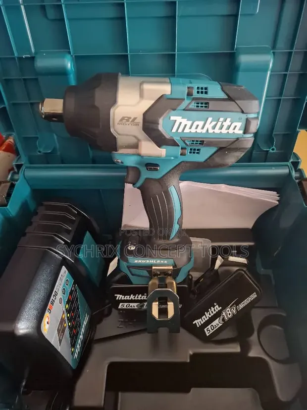 Makita 18V Brushless Impact Wrench Kit - 1