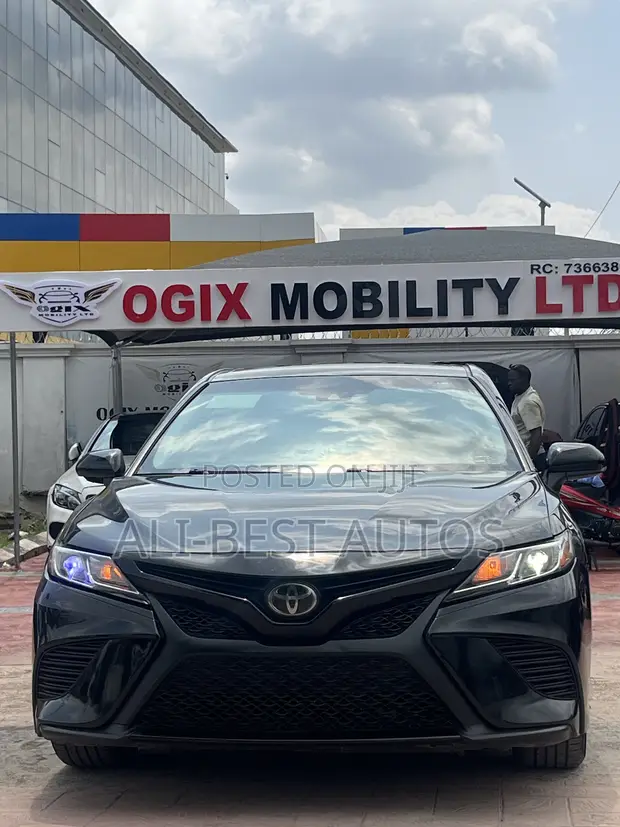 Toyota Camry SE 2017 Baki (Ba a Yiwa Rijista Ba) - 1