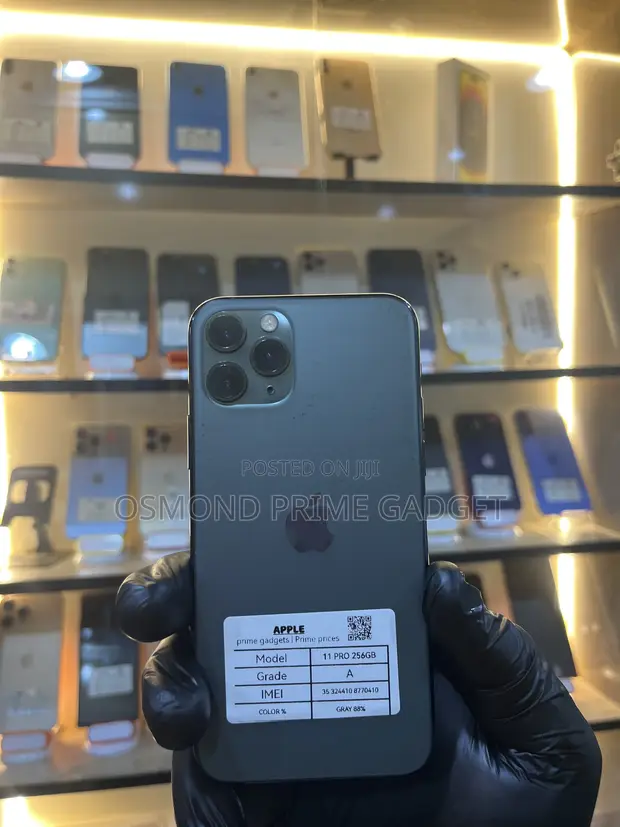 Apple iPhone 11 Pro 256GB Gray - 1