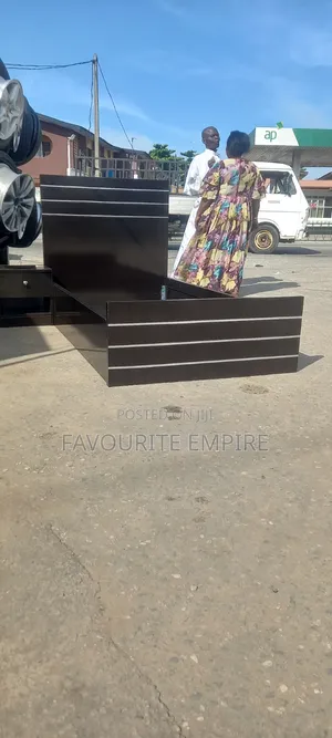 Home Interiors 4x6 Bedframe with Side Drawer