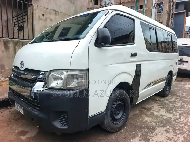 Toyota HiAce 2010 Bus - 1
