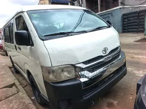 Toyota HiAce 2010 Bus