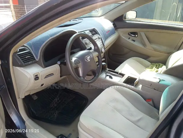 Toyota Camry LE Sedan ta 2011 - 1