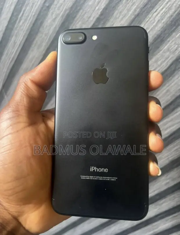 Apple iPhone 7 Plus 128GB Black - 1