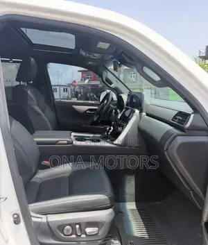 Lexus LX 600 F-Sport 2023 White
