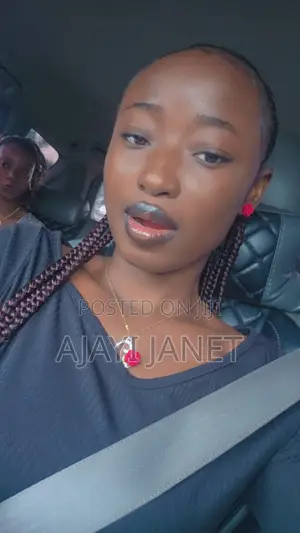Fashion Designer CV - Janet, 27
