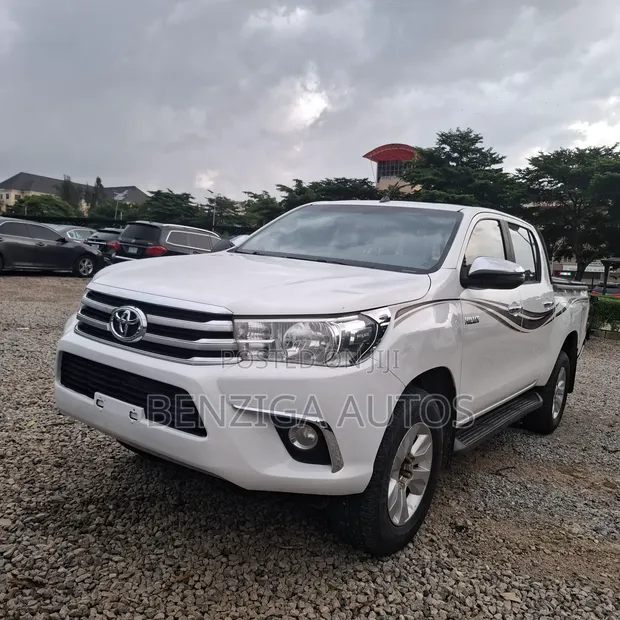 2019 Toyota Hilux White - 1