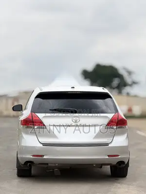 Toyota Venza 2010 Silver