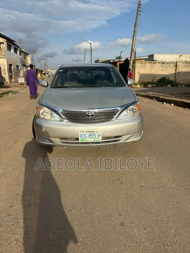 Toyota Camry LE 2.4L Beige Sedan ta 2004 - 1
