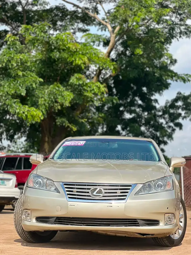 Lexus ES 350 2011 Gold - 1