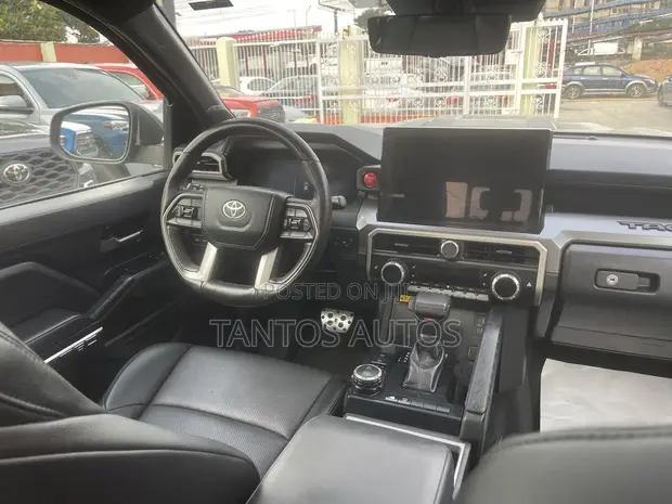 2024 Toyota Tacoma SR5 Double Cab Green - 1