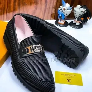 Takalman Louis Vuitton na Maza Masu Kyau Baƙi