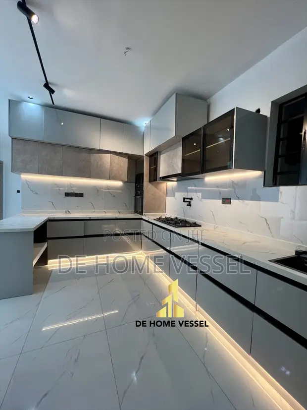 Gidan Kwalta 3 Bedroom Don Siyawa a Lekki Phase 1 - 1