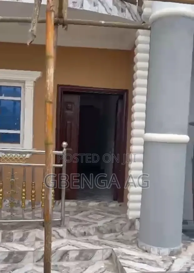 3 Bedroom Block of Flats for Rent a Werewere Ikola, Ipaja - 1