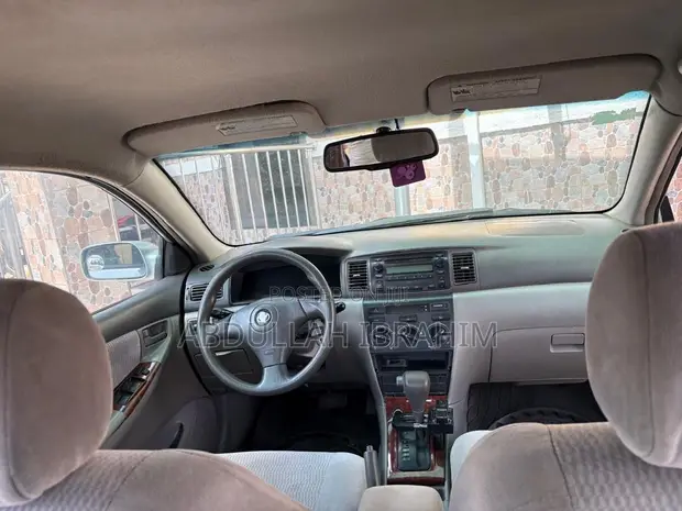 Toyota Corolla 2006 Silver - 1
