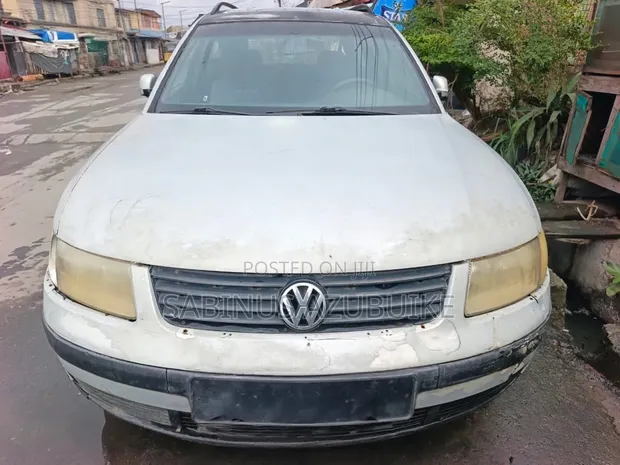 Volkswagen Passat 2000 Silver Wagon - 1