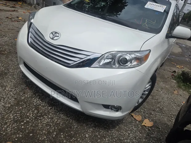 2015 Toyota Sienna XLE AWD - 7-Passenger Minivan - 1