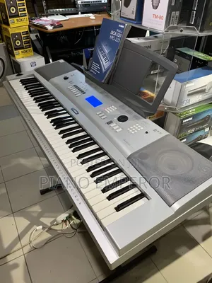 Yamaha DGX-220 Mai ɗaukar Hannu Keyboard