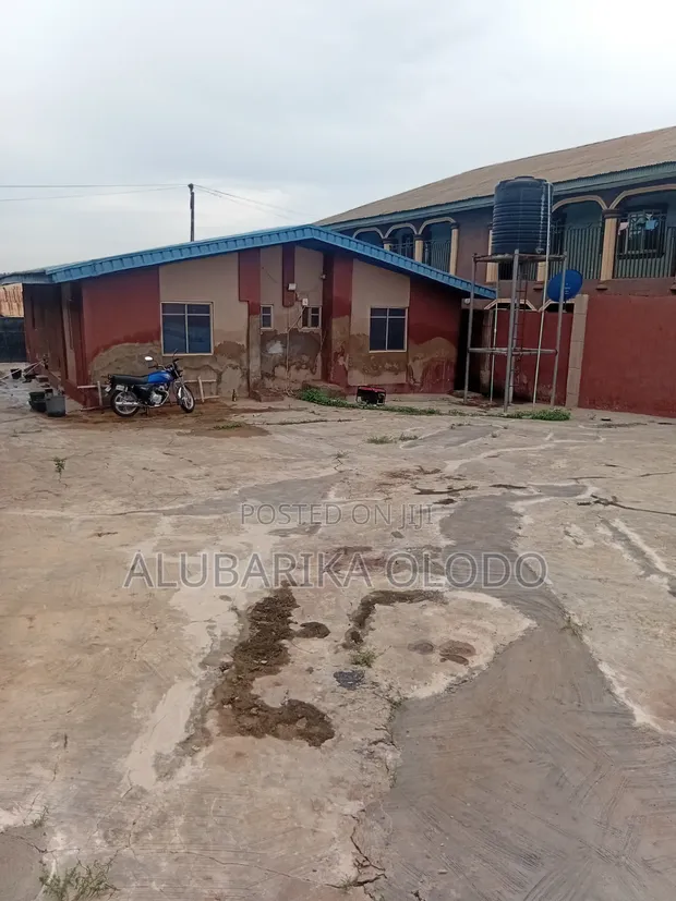 Gidan Kwalaye 4 Bedroom Mai Cike da kayan sawa, Kumapayi Road, Ibadan - 1