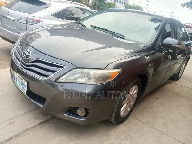 Toyota Camry XLE V6 Sedan 2010 - Launin Fari - 1