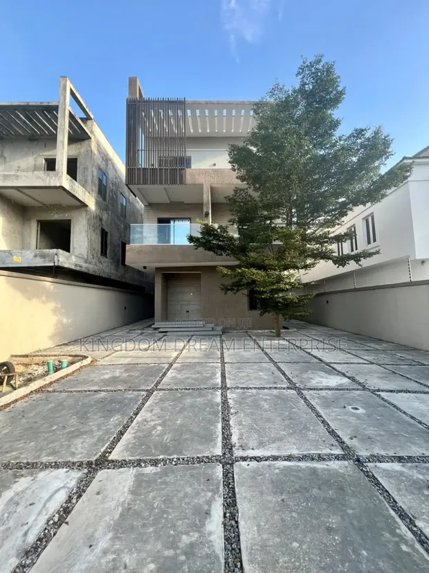 5-Bedroom Detached Duplex with Pool in Lekki Phase 1 - 1