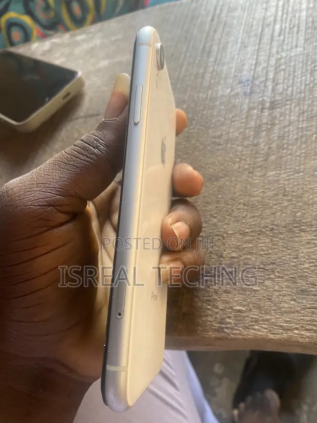 Apple iPhone XR 64GB Fari - 1