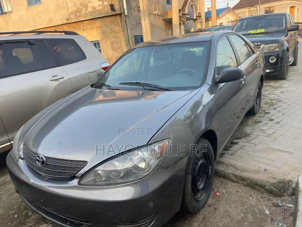 2005 Toyota Camry LE 2.4L Sedan - Gray - 1