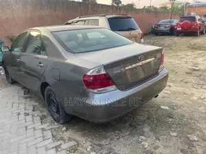 2005 Toyota Camry LE 2.4L Sedan - Gray