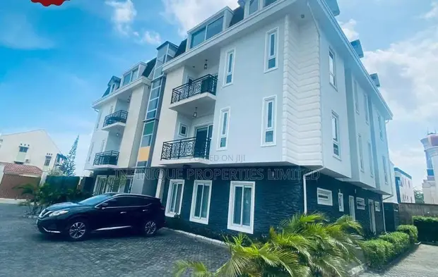 Gidan Kwalta Mai Dakuna 3 da BQ a Ikoyi don Hayar - 1