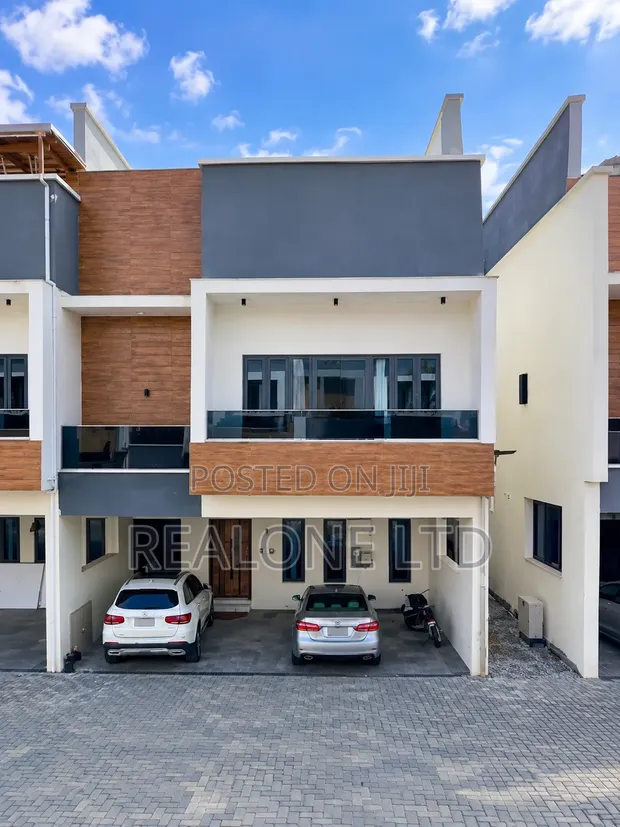 Furnished 4-Bedroom Duplex with Rooftop, Gym & Pool in Ilasan - 1