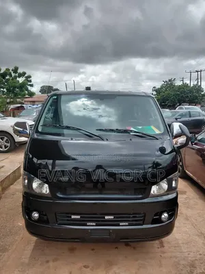 Toyota HiAce 2014 Bus