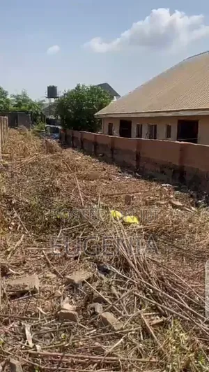 Filin 872sqm Busasshe Mai Tsayi Tare da Wani Gida Mai Rukunin 5 Mara Kammalawa | Okpanam, Asaba