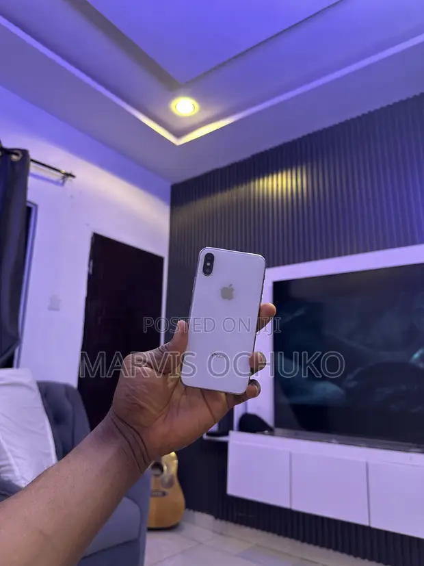 Apple iPhone X 64GB White (Face ID Issue) - 1