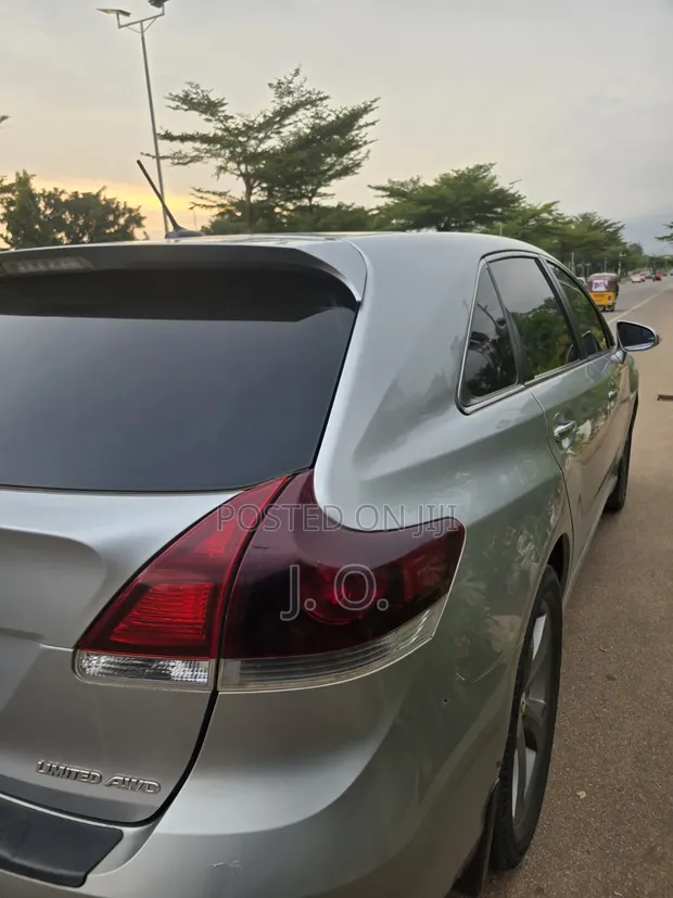 Toyota Venza 2016 Gray - 1