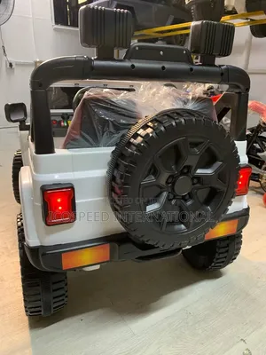 Farar Jeep Wrangler Ta Wutar Lantarki Ga Yara (Shekaru 1-7)