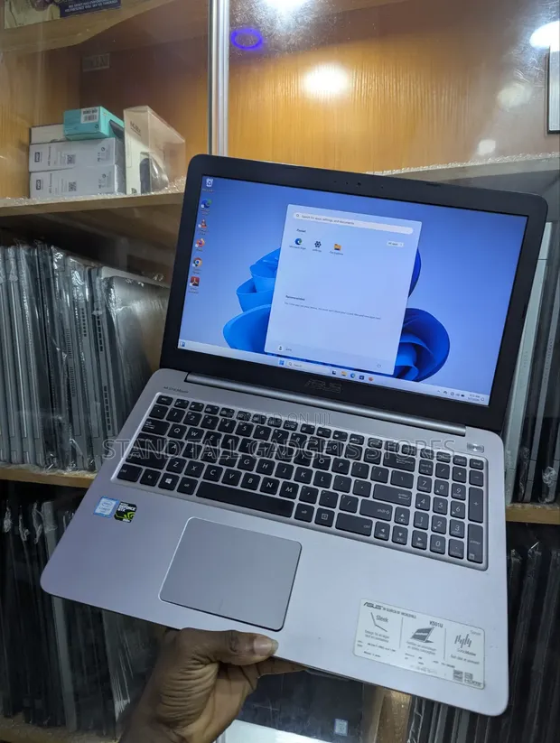 Asus K50IJ Laptop: Intel Core i7, 8GB RAM, 256GB SSD - 1