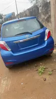 Toyota Yaris L Hatchback 5dr 2012 Shuɗi - 2