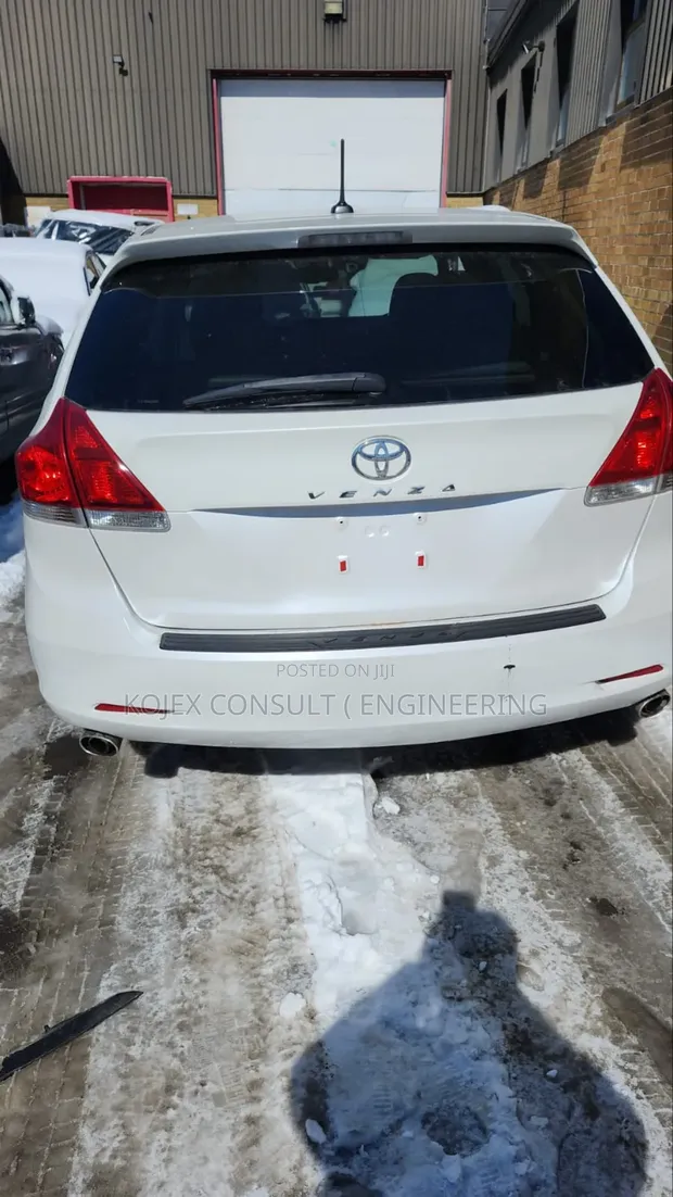 Toyota Venza 2012 White - 1