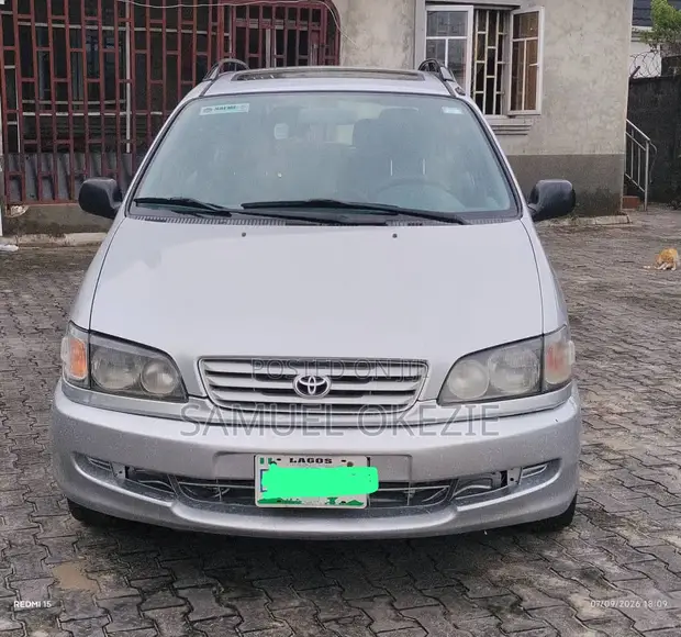Toyota Picnic 2.0 FWD 2003 Silver - 1