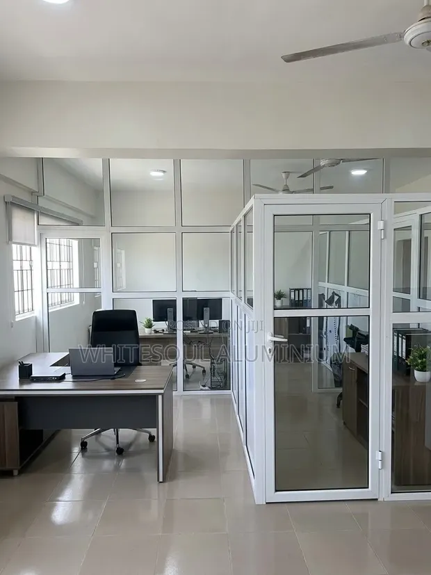 Modern Aluminum Office Partitions & Glass Demarcation - 1