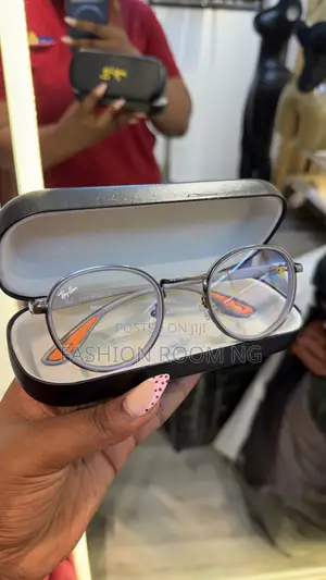 Ray-Ban Classic Sunglasses - Gray